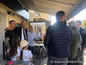 Éric Dupond-Moretti tracte à Antibes pour les dernières heures de la campagne présidentielle