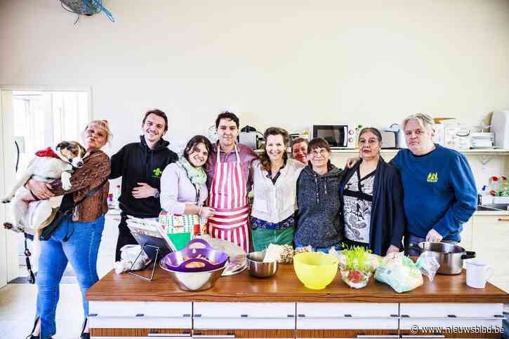 Inwoners buurt Markgrave samen achter de potten tijdens ‘Wereldkeuken’: “Initiatief dat perfect kadert binnen verbindende missie van ons buurthuis”