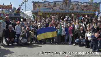 Menschen aus Ukraine erleben ein paar unbeschwerte Stunden auf dem Plärrer
