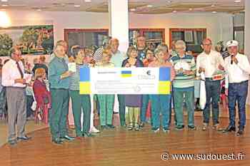 Andernos-les-Bains : un chèque de 700 euros du comité de jumelage en faveur des Ukrainiens - Sud Ouest