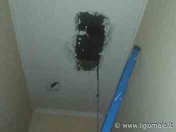 Apre un buco sul solaio per occupare la casa popolare: "Non volevo dare nell'occhio"