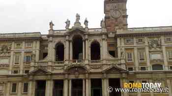 Selfie amaro: turista derubato mentre si scatta una foto davanti la basilica