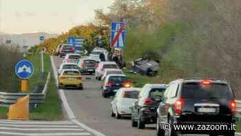 Auto ribaltata in Milano-Meda | incidente sullo svincolo di Bovisio Masciago - Zazoom Blog