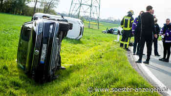 Unfall mit vier Autos im Kreis Soest: Neun Personen verletzt - Straße voll gesperrt - soester-anzeiger.de