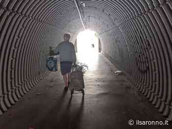Saronno, da via Antici al sottopassaggio, segnazioni per i “bagni pubblici a cielo aperto” in centro - ilSaronno