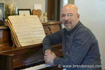 Praying football coach asking Supreme Court for his job back - The Brandon Sun