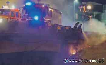 Incendio sulle sponde del Liri: notte da incubo in pieno centro - ciociariaoggi.it