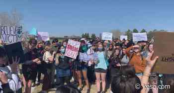 Students At Two High Schools In Aurora Walk Out Of Class, Call for More Action To Protect Classmates - kuna noticias y kuna radio