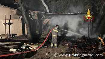 Incendio annesso agricolo a Massa Martana, situazione sotto controllo - Umbria Journal il sito degli umbri