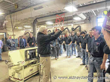 Portman tours Apollo - sidneydailynews.com