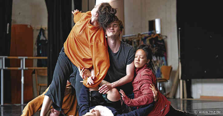 Dance Theatre Heidelberg:  Der erste Tanz bei "Warten auf die Barbaren"