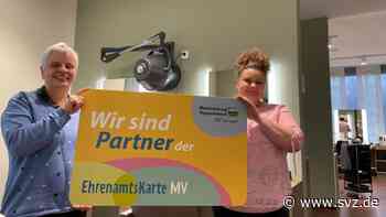 Geschäftsleben in Parchim: Weststadt-Friseurin gibt Inhabern der Ehrenamtskarte Rabatt - svz – Schweriner Volkszeitung
