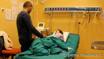 Cesareo familiare: al Maggiore di Parma il papà affianca la mamma durante il parto e accudisce il neonato - La Repubblica