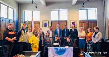 Leerlingen Atheneum in debat met lokale politici | Dendermonde | hln.be - Het Laatste Nieuws