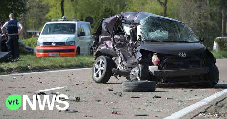 Brandweer moet kind bevrijden na zwaar verkeersongeval in Kasterlee - VRT NWS