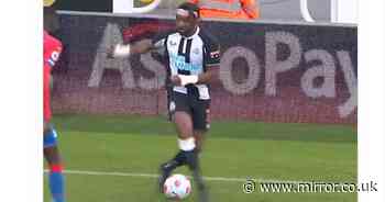 Allan Saint-Maximin defies Premier League ban in showboating Crystal Palace display - The Mirror