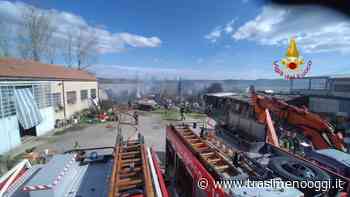 Incendio a Fornace di Ponticelli, Città della Pieve, a fuoco magazzino - Trasimeno Oggi