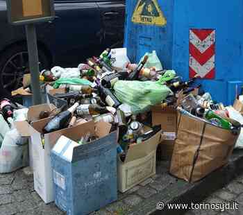 MONCALIERI - In piazzetta del Burro una discarica di bottiglie a cielo aperto - TorinoSud
