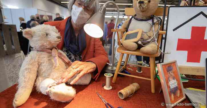 Viele Familien besuchen Teddybären-Messe in Münster