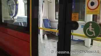 Vandalismo a Messina. Uomo ubriaco manda in frantumi il vetro del tram con una pietra - Gazzetta del Sud - Edizione Messina