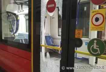 Messina. Diverbio con il controllore, lancia un sasso e rompe il vetro della porta del tram - Tempo Stretto