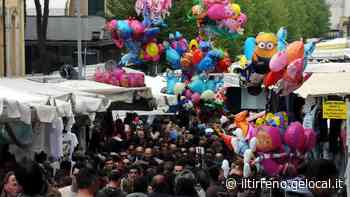 Carrara e la fiera di San Marco, polemica sulle bancarelle. I commercianti: «Così si demolisce il centro storico» - Il Tirreno