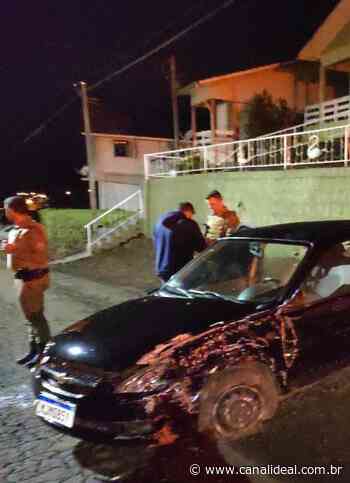 Motorista fica ferida ao colidir carro em muro, em Palmitos - Canal Ideal