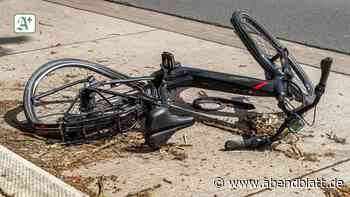 Polizei Hamburg: Radfahrer wird von Auto erfasst – schwerst verletzt - Hamburger Abendblatt