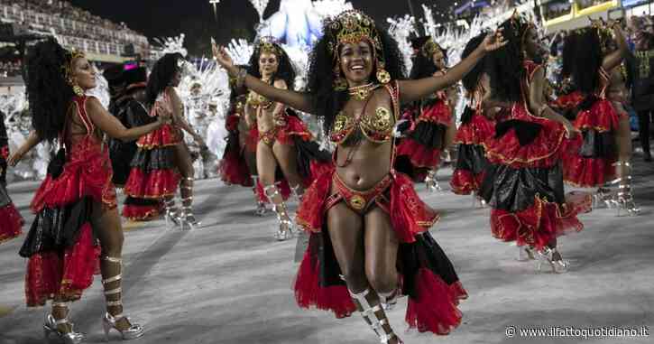 Il Carnevale di Rio torna dopo due anni di stop: in migliaia alle prime sfilate – Video