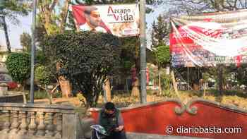 Libres para pegar propaganda - Diario Basta!