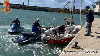 Barca a vela rischia di finire contro gli scogli: salvate 2 persone
