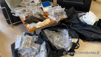 L'appartamento occupato base per lo spaccio: trovati 80 chili di droga