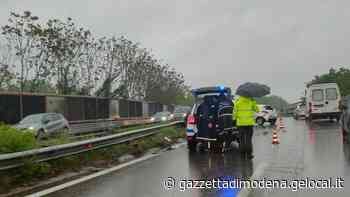 Modena, mattina horror in tangenziale. E con la prima pioggia si aprono le buche - La Gazzetta di Modena