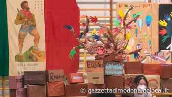 Modena. A San Damaso e in centro: gli studenti hanno manifestato per la pace E a mezzogiorno la Ghirlandina suonerà - La Gazzetta di Modena