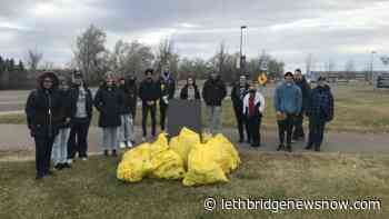Lethbridge College Biology students clean up the coulees - Lethbridge News Now