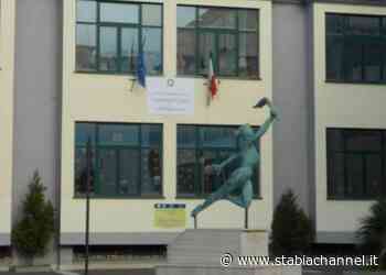 Castellammare - Furto alla scuola Di Capua, rubati soldi e cellulari agli alunni - StabiaChannel.it