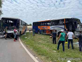 Batida entre dois ônibus deixa feridos em rodovia de Laranjal Paulista - Globo