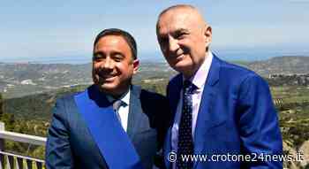 Il Presidente dell'Albania visita le comunità arbereshe: ipotesi volo Tirana-Crotone - Crotone24News.it