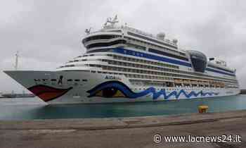 Turismo in Calabria - Crotone, la nave da crociera Aida Blu attracca al porto e la città si riempie di turisti tedeschi - LaC news24