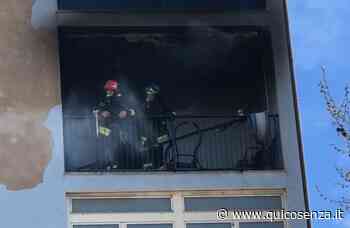 Crotone, paura per l'incendio di un appartamento. Soccorse alcune persone - Quotidiano online