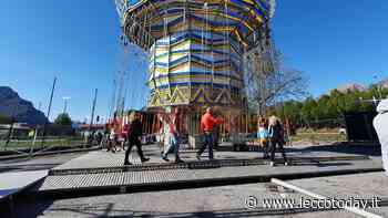 Cento bambini ucraini alle giostre di Lecco per un pomeriggio all'insegna della spensieratezza - LeccoToday