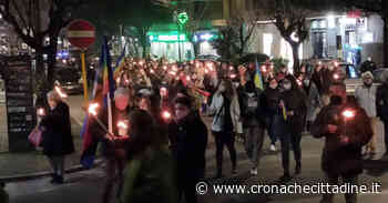 Colleferro. Guerra in Ucraina. Fiaccolata per la Pace. Sanna: «L'Europa invii la diplomazia e non le armi. Noi stiamo già facendo la nostra parte...» - Cronache Cittadine