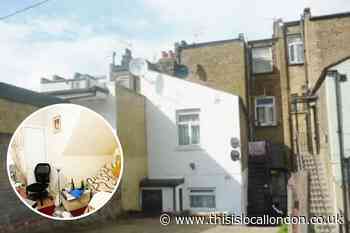 Zoopla: Look inside this two-bed flat for sale in Plumstead