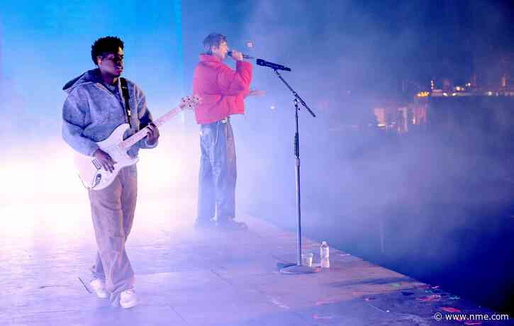 Watch Omar Apollo join Daniel Caesar at Coachella 2022 to perform ‘Invincible’