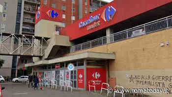 L'assalto al supermercato: rapinatori minacciano cassiera e si fanno consegnare 1200 euro