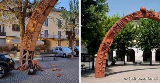 Incidente stradale a Castellamonte, danneggiato l’Arco di Pomodoro - Corriere della Sera