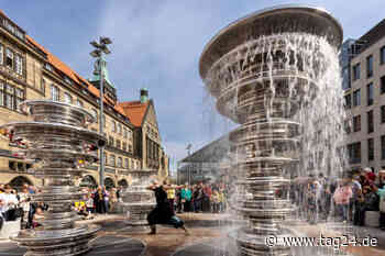 Chemnitz: Sehbehinderter fotografiert den Marktbrunnen und wird ausgeraubt - TAG24
