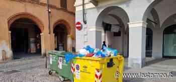 Vercelli sporca tra rifiuti abbandonati e padroni che non raccolgono i bisogni di Fido - La Stampa