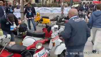 Vespa, a Pontedera la grande festa per il 76esimo compleanno: gente da tutto il mondo - LA NAZIONE