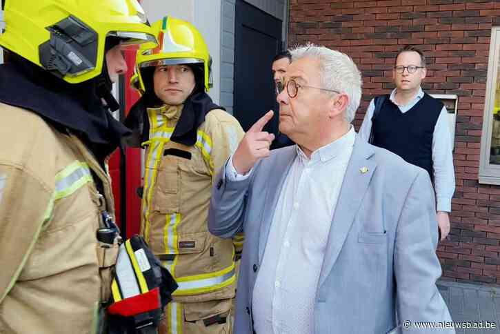 Burgemeester Kris Van Dijck krijgt volle laag van vijftigtal protesterende brandweerlieden